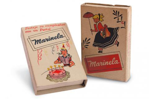 Cajas de carton con el logo de Marinela 